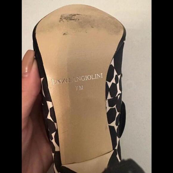 Enzo Angiolini high heels with black and white design, bow, and peep toe - Picture 3 of 4